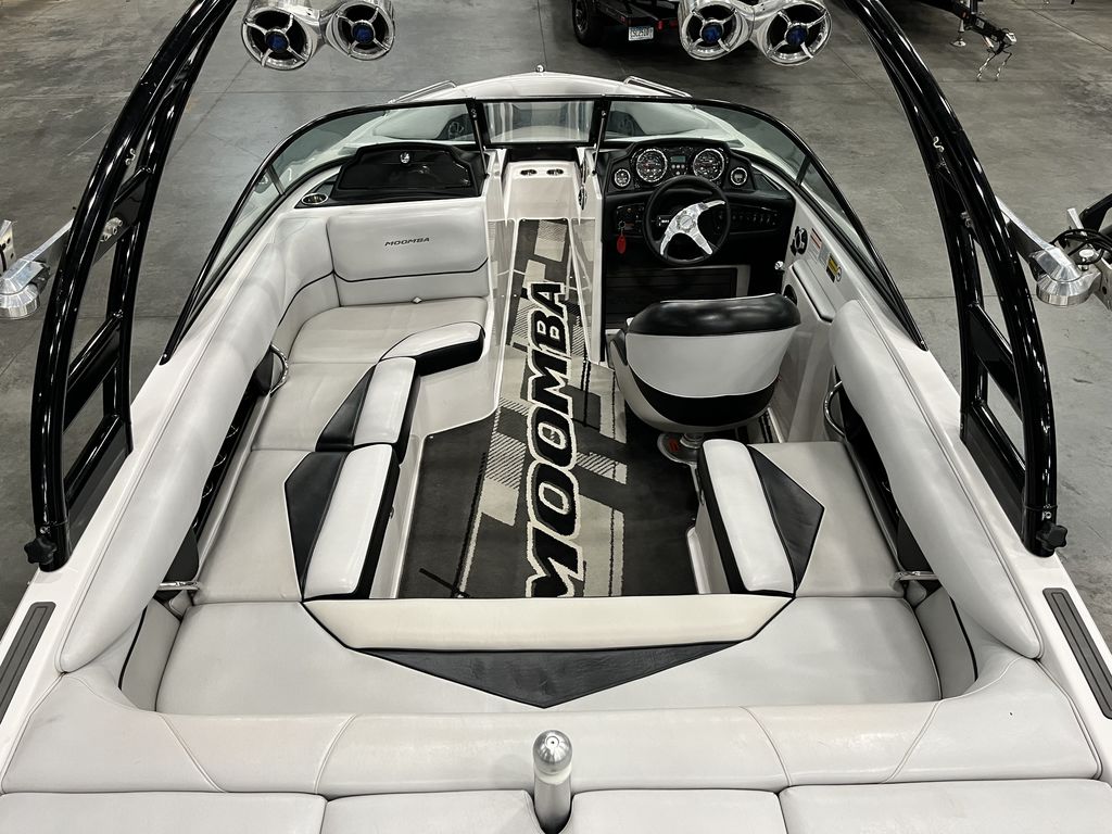 2013 MOOMBA Mobius LSV