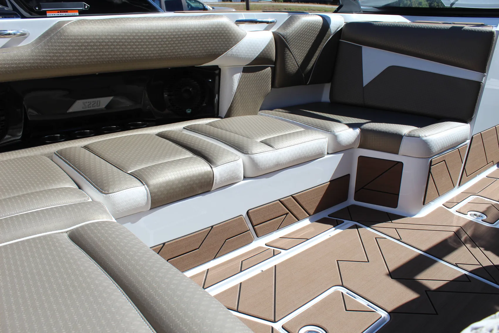 2025 Supreme S220