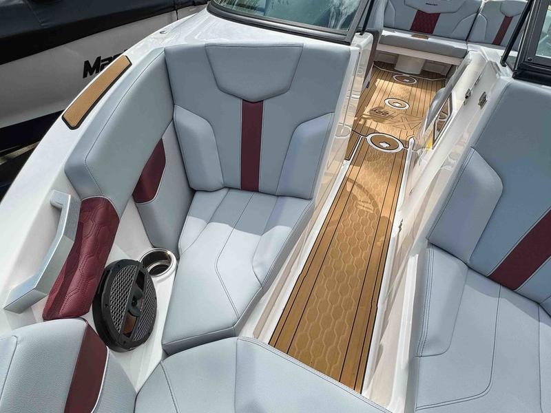 NEW 2024 MasterCraft XT22 T