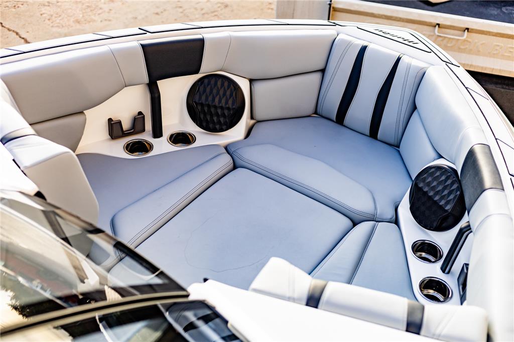 2024 Malibu 22 LSV Icon