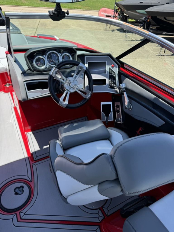 2019 MasterCraft XT22