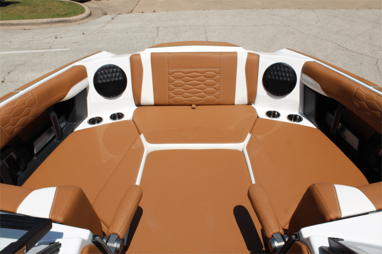 2025 Malibu 24 MXZ Icon