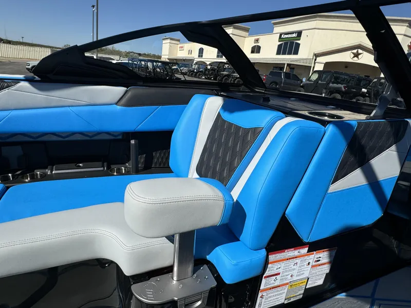 2025 Malibu M230