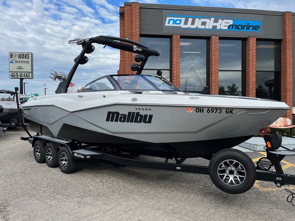 2023 Malibu Boats 25 LSV
