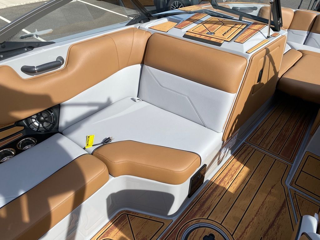 2025 MOOMBA MAX