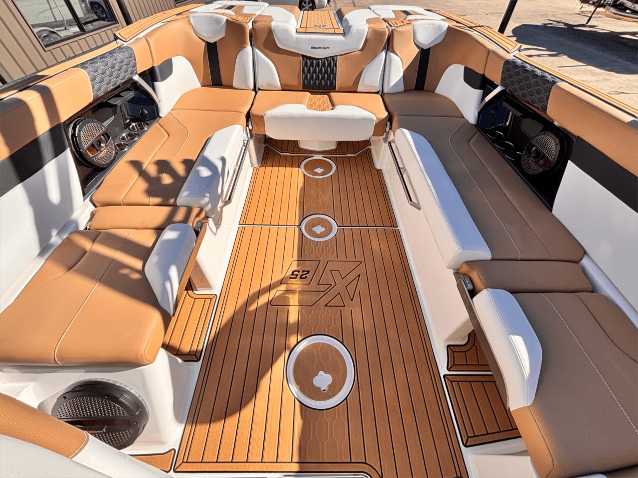 New 2024 MasterCraft XT25