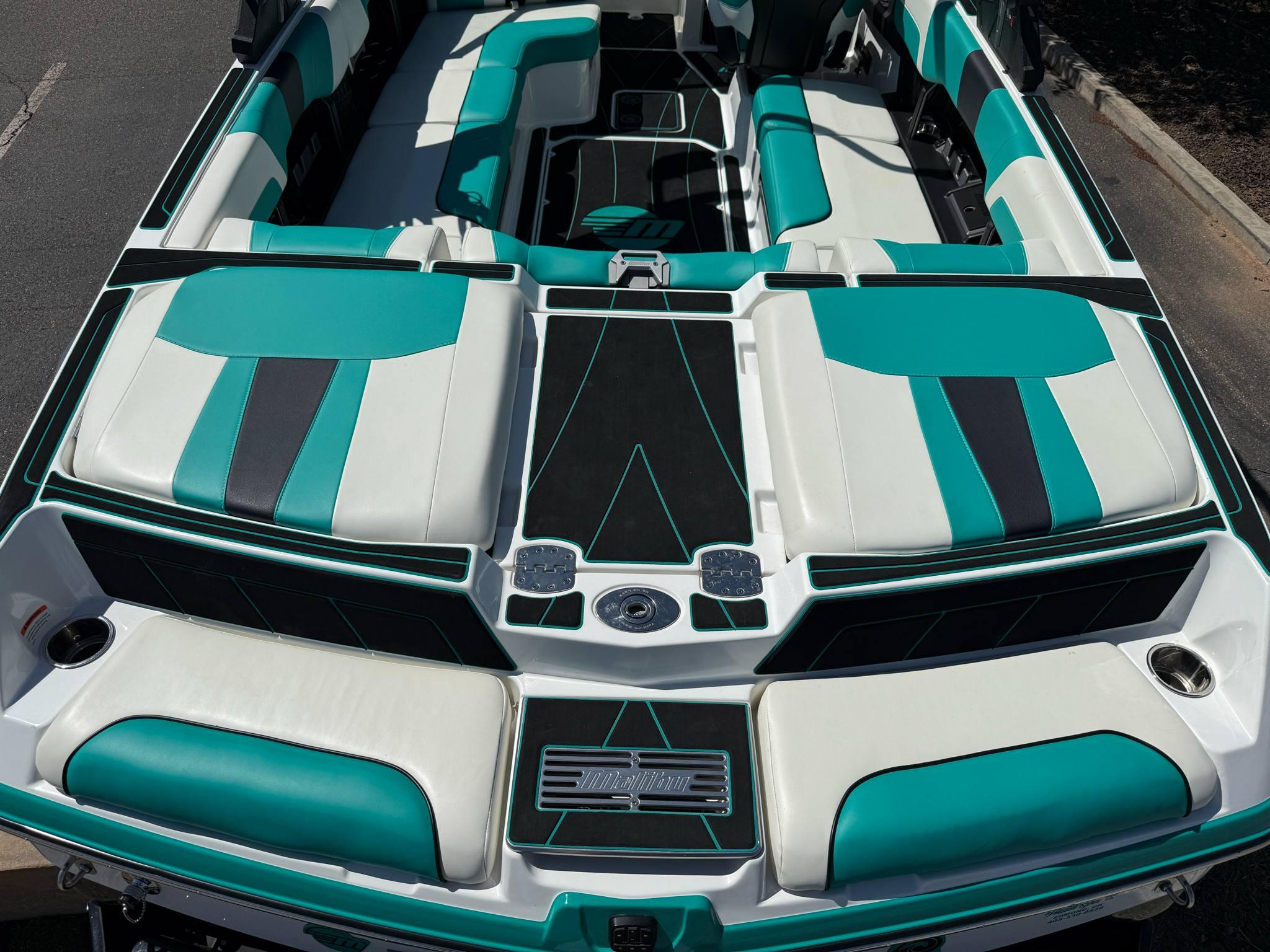 LIKE NEW 2023 Malibu 23LSV Icon