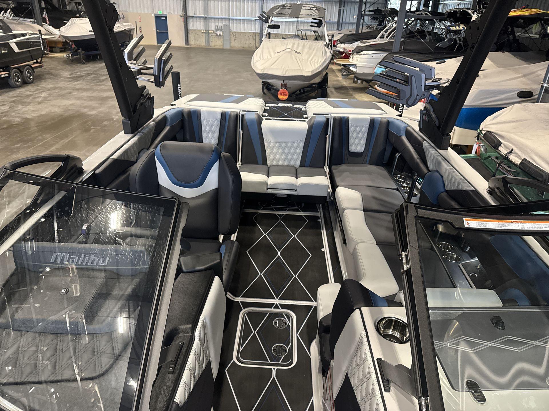 2025 Malibu M230