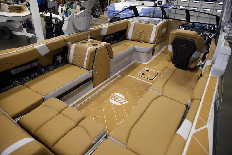 2025 Malibu 26 LSV