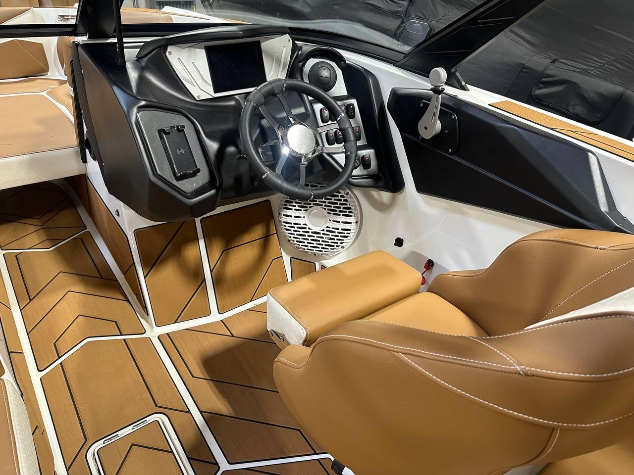 2023 Supreme S220 *Cleanest USED LOW HOURS* $708.66/mo OAC 5.99%