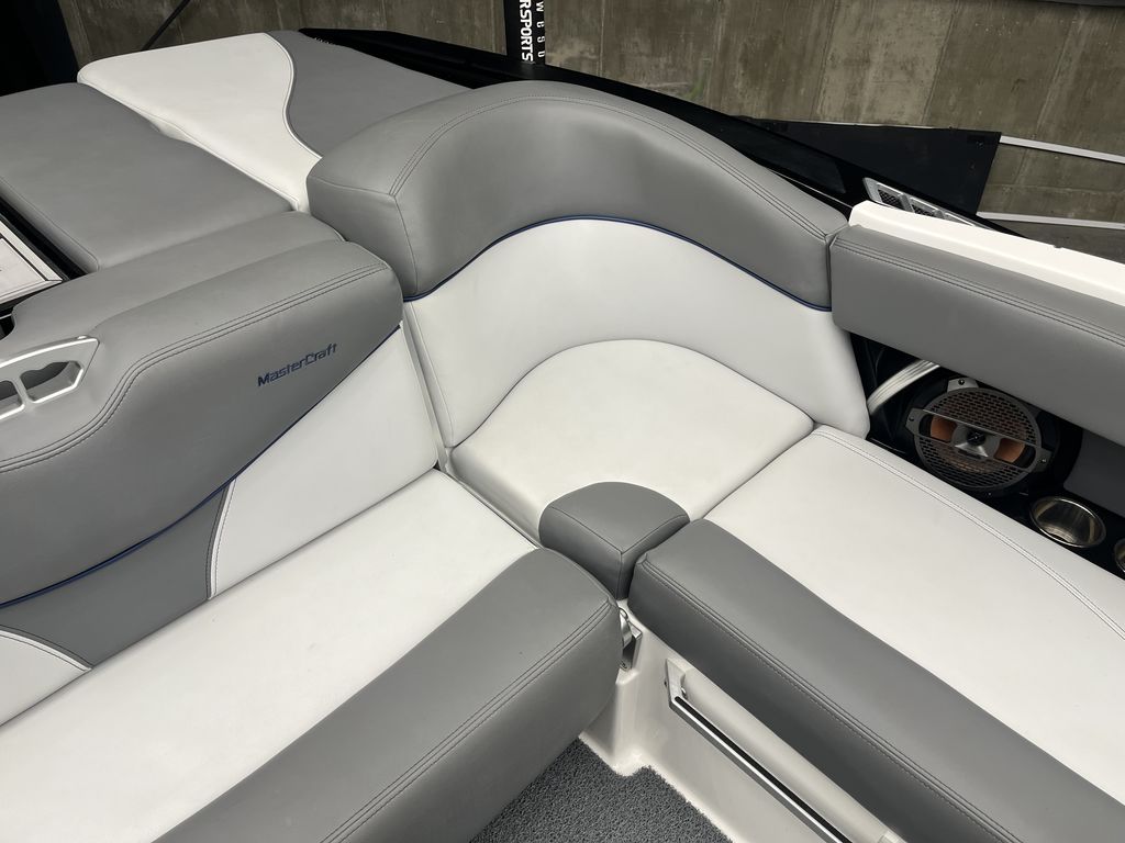 2019 MasterCraft XT23