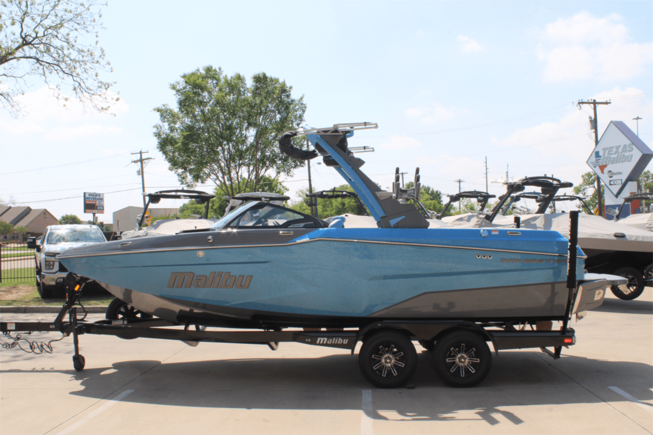 2025 Malibu 22 MXZ Icon
