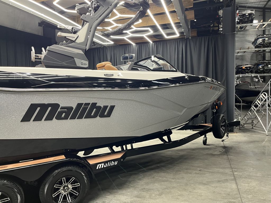 2024 Malibu Boats 26 LSV Icon