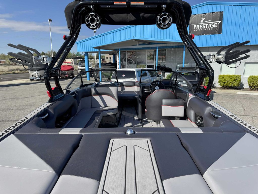 2021 MOOMBA Craz