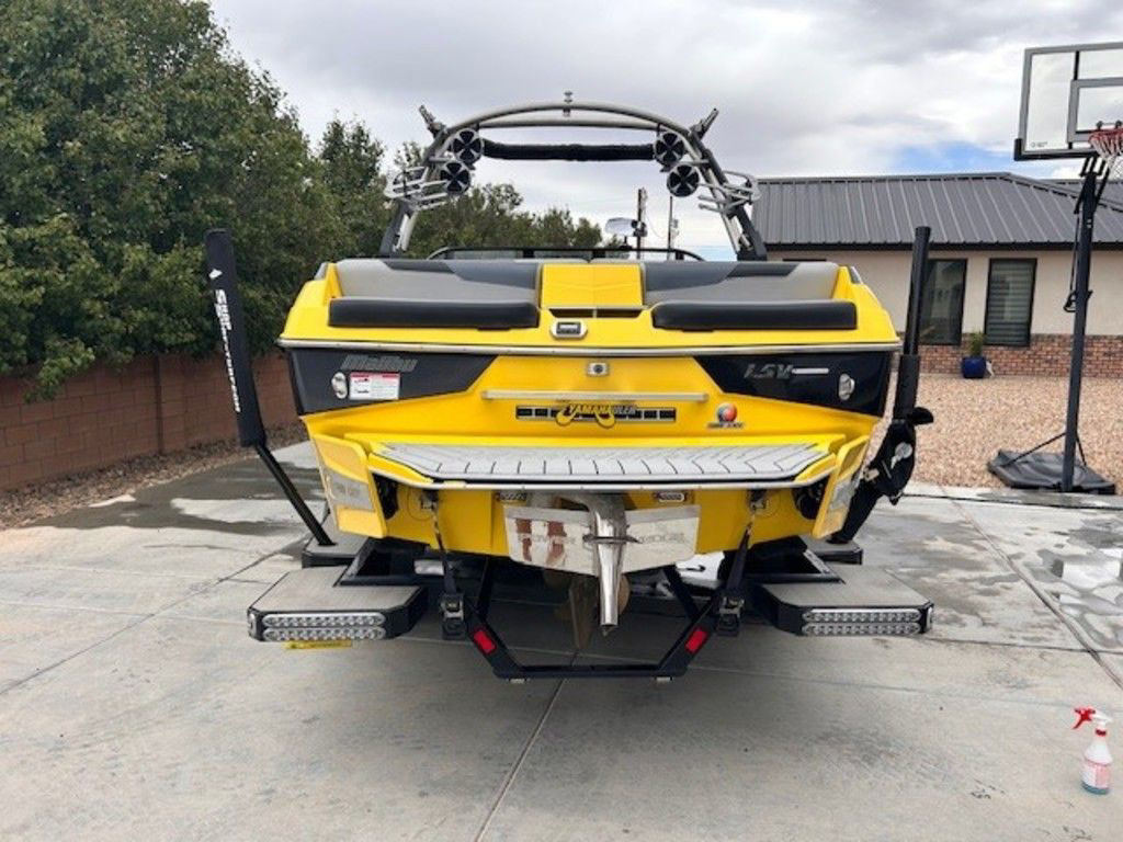 2018 Malibu Boats 23 LSV