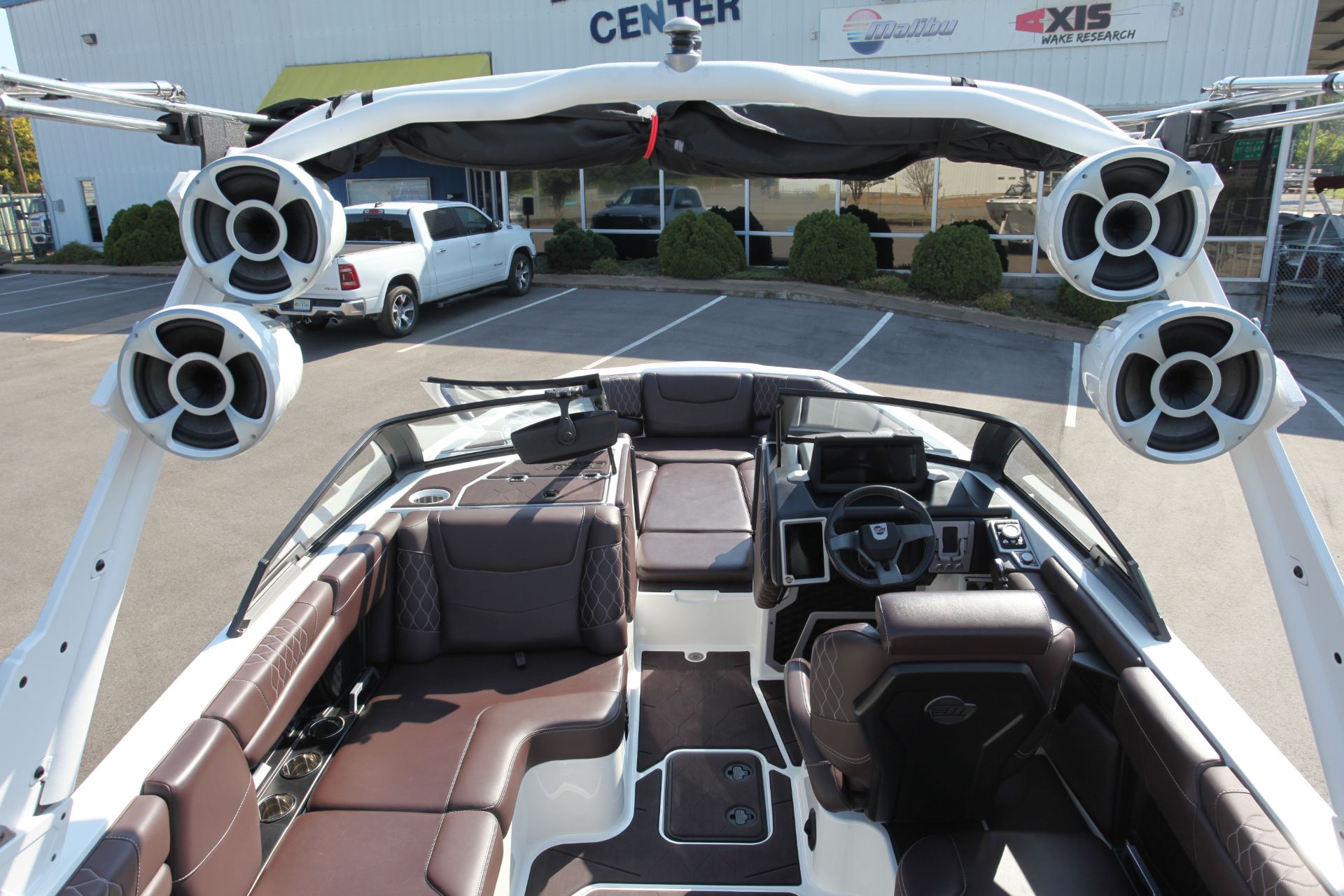  Malibu M220