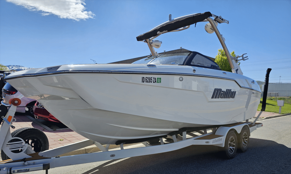 2021 Malibu M220 M6DI engine and upgraded trailer