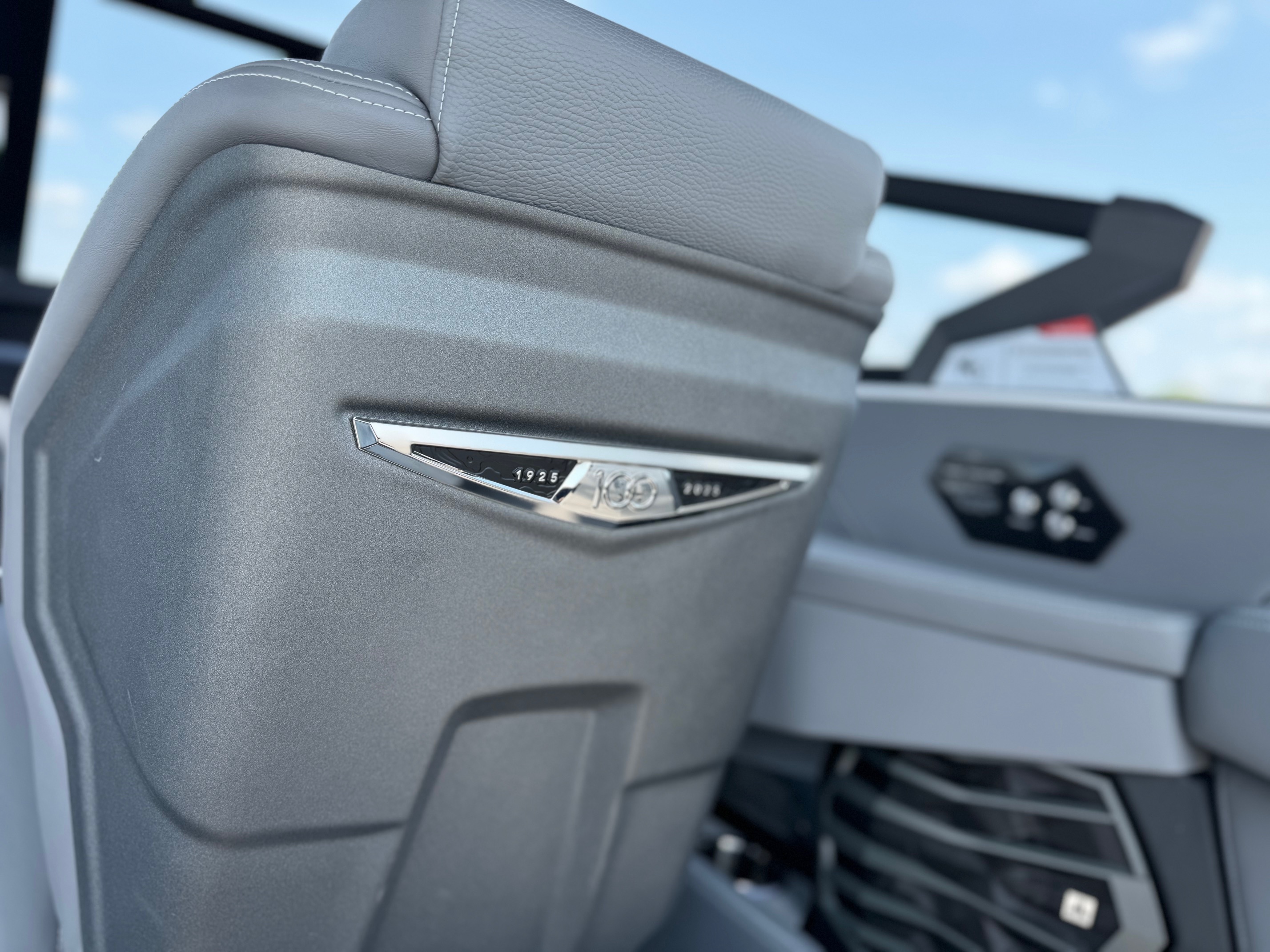 2025 Nautique G23