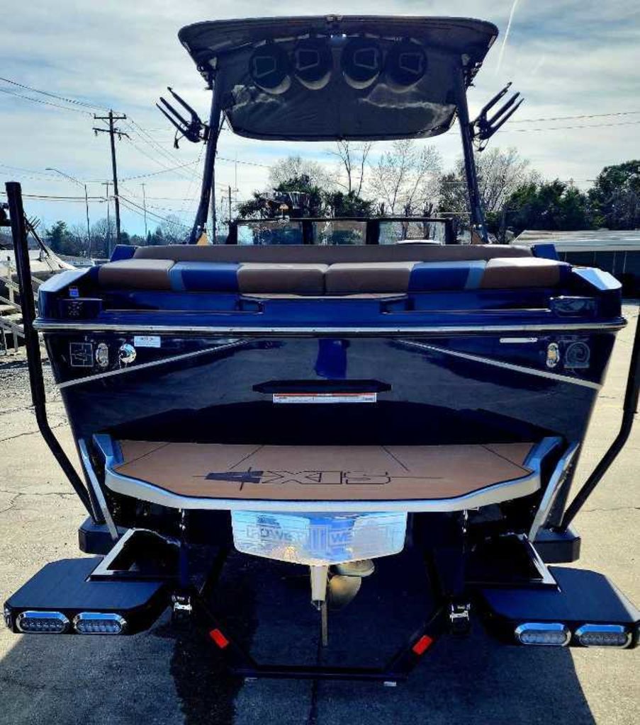 2024 Axis Wake Research Core Series T235