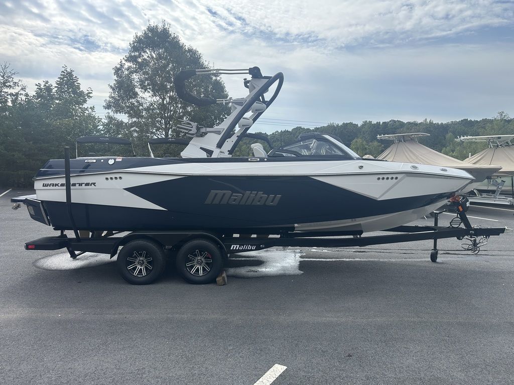 2025 Malibu Boats 23 LSV