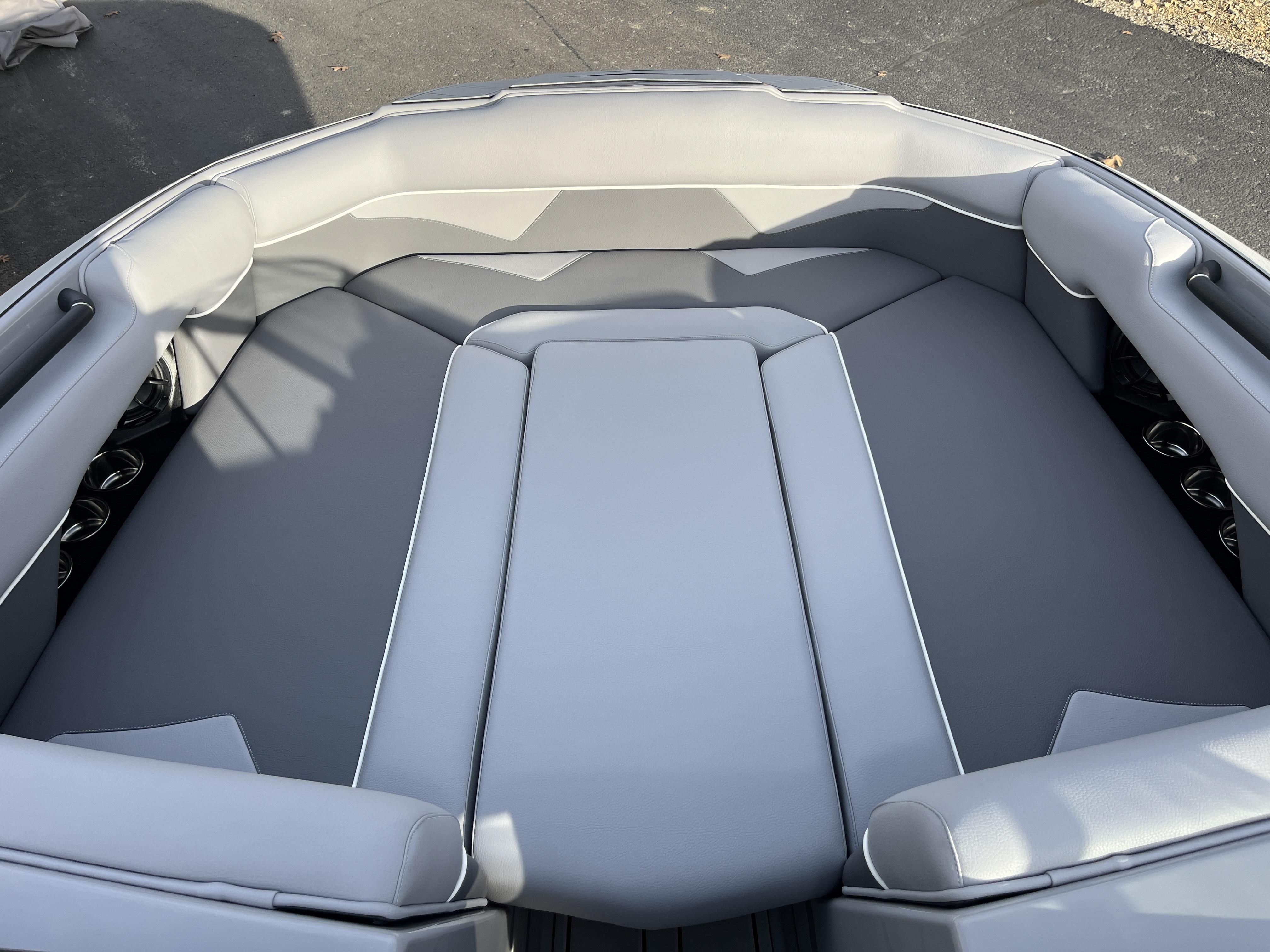 2025 MOOMBA Makai