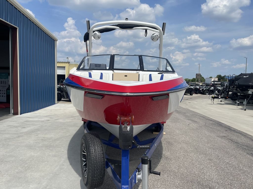 2024 Malibu Boats 22 LSV