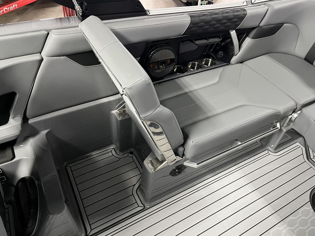 2025 MasterCraft XT24