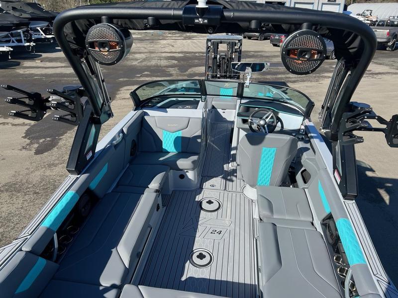 2025 MasterCraft XT24