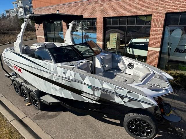2017 Malibu M235 **Pending Deal**
