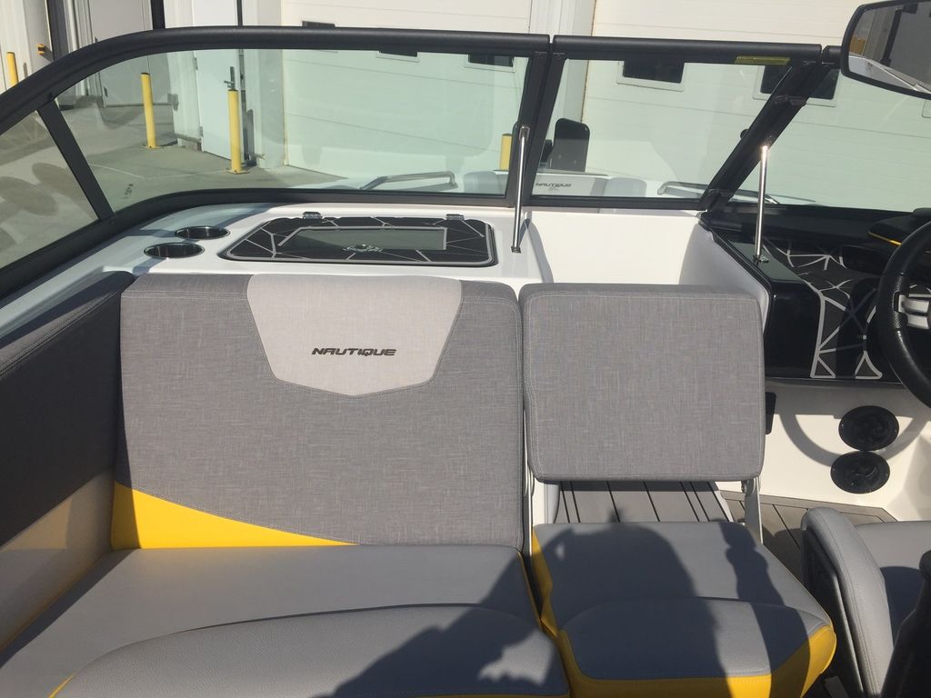 2022 Nautique 200