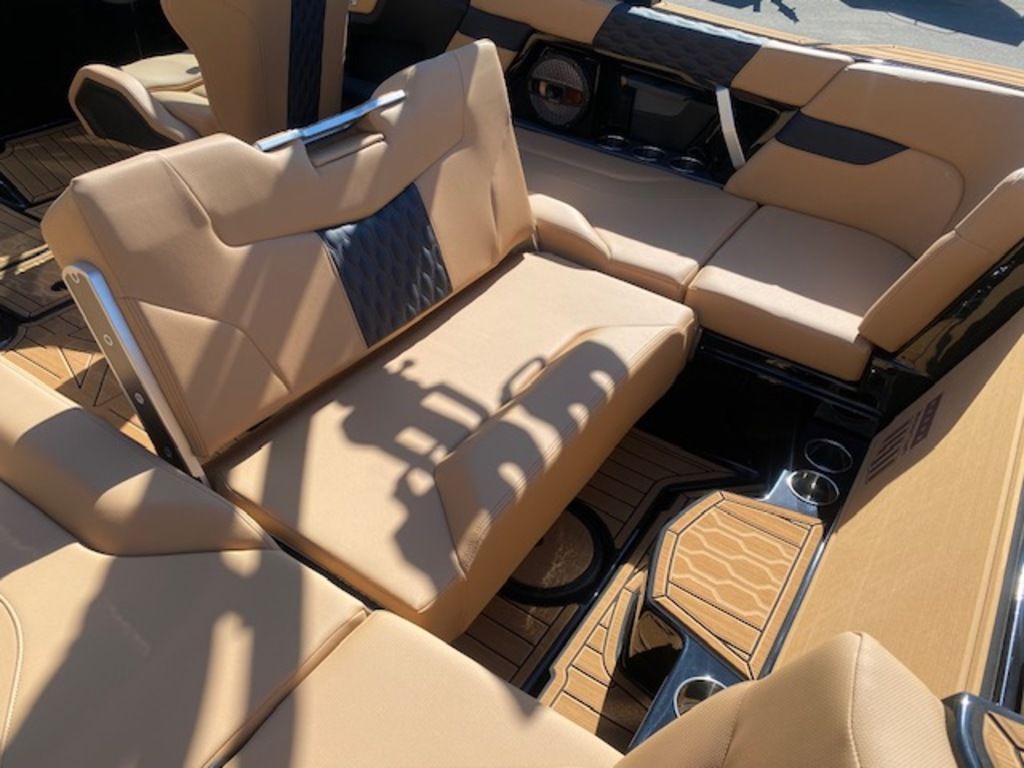 2025 MasterCraft XT23