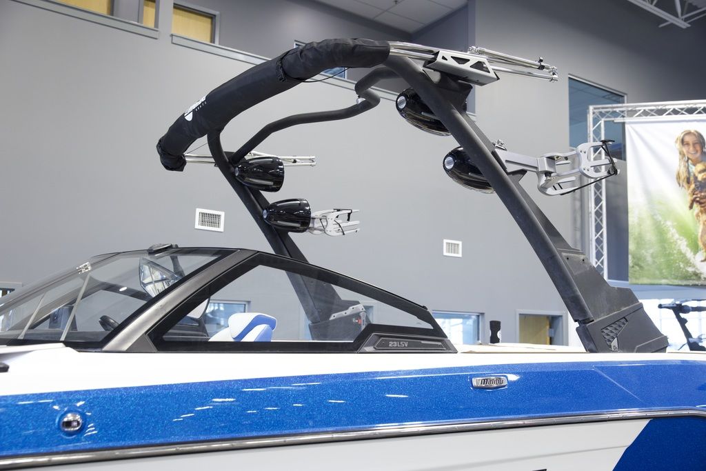 2021 Malibu Boats 23 LSV