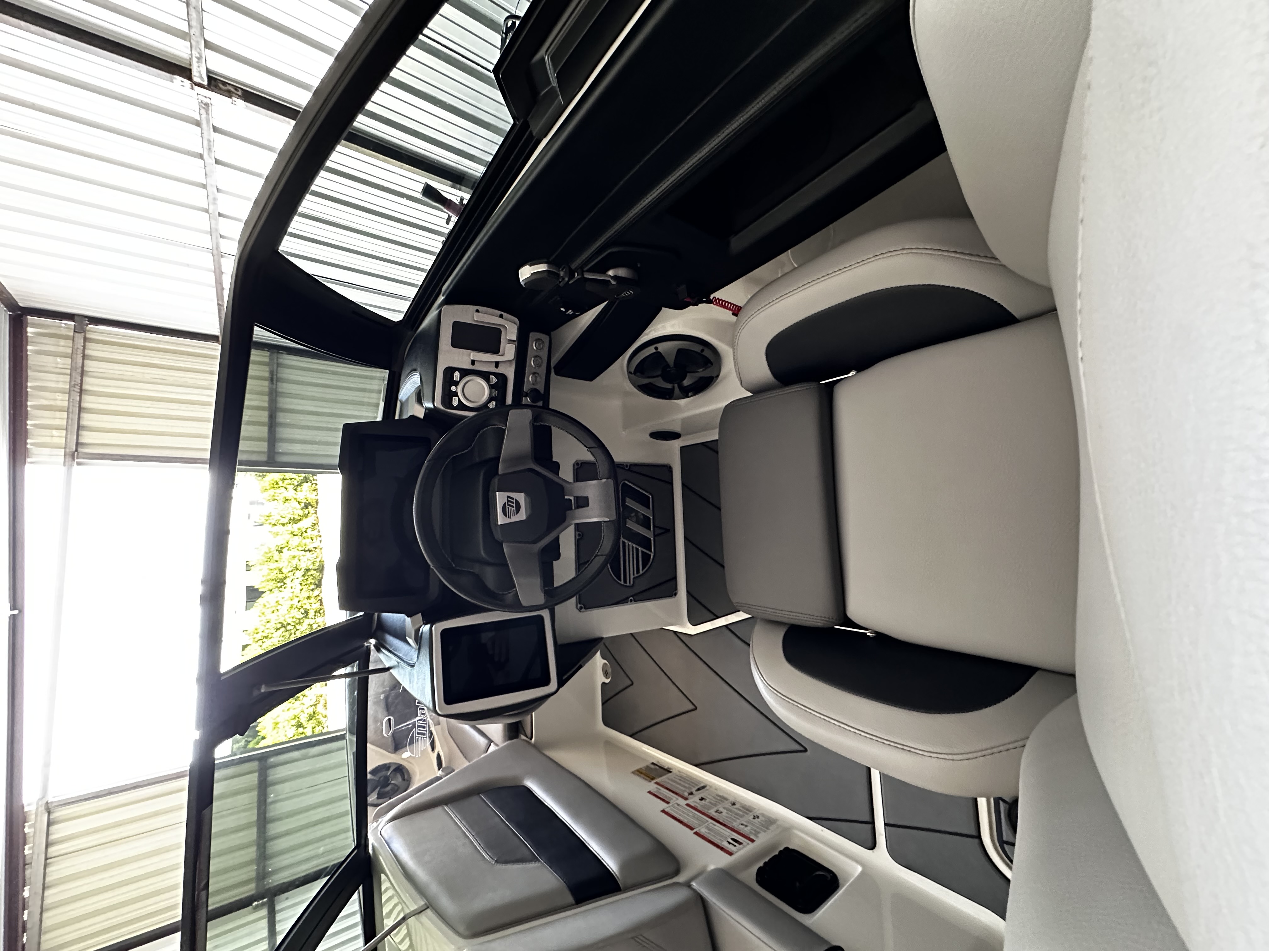 2021 Malibu Wakesetter 25 LSV