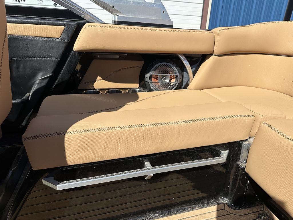 2021 MasterCraft XT21