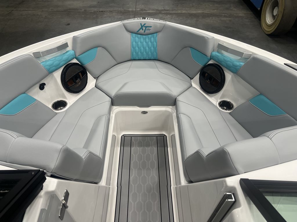 2025 MasterCraft XT22T