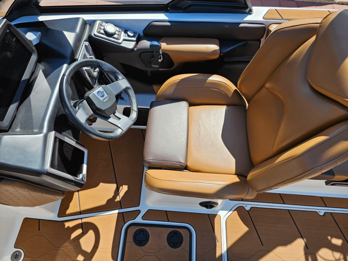 2021 Malibu M220 M6DI engine and upgraded trailer