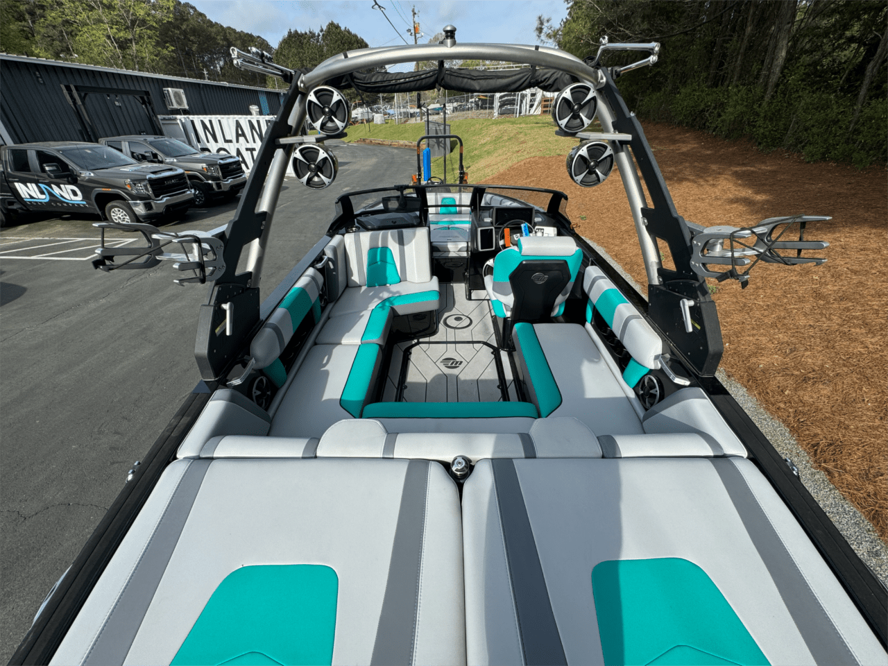 2020 Malibu 21MLX Icon