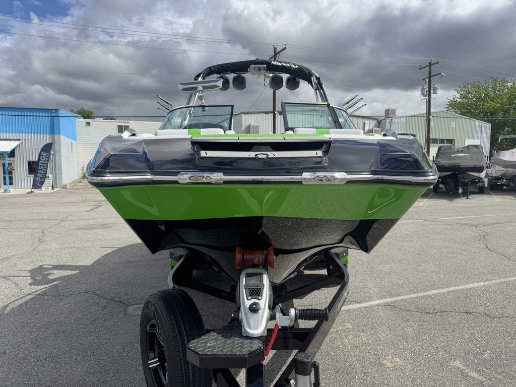 2021 MasterCraft X24