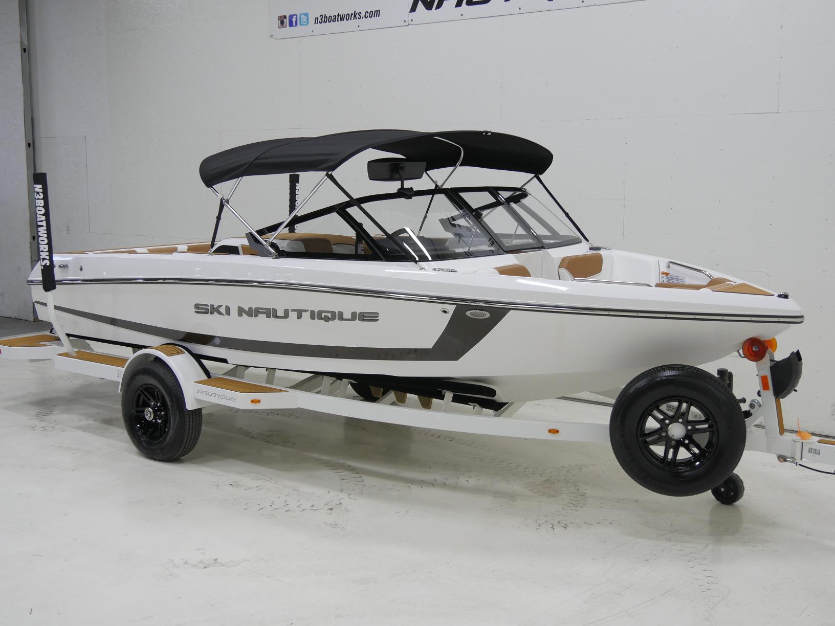 2025 Nautique 200