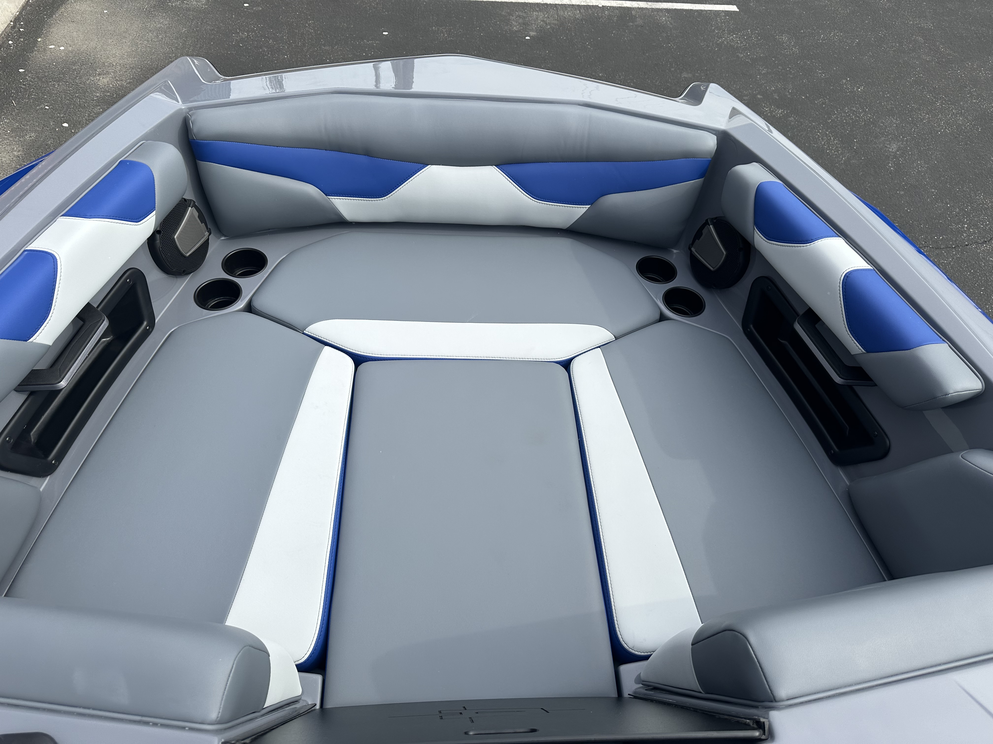 2025 Axis A20