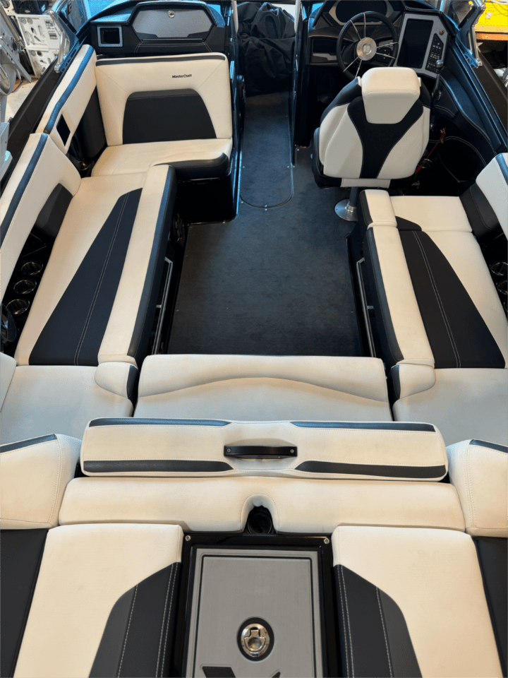 Excellent Condition Low Hour 2020 Mastercraft XStar