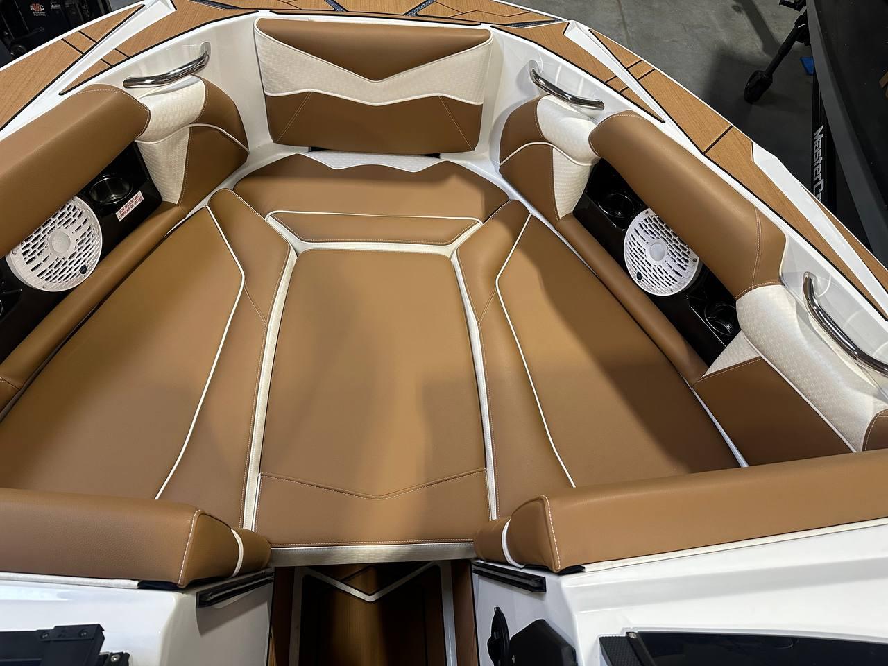 2023 Supreme S220 *Cleanest USED LOW HOURS* $708.66/mo OAC 5.99%