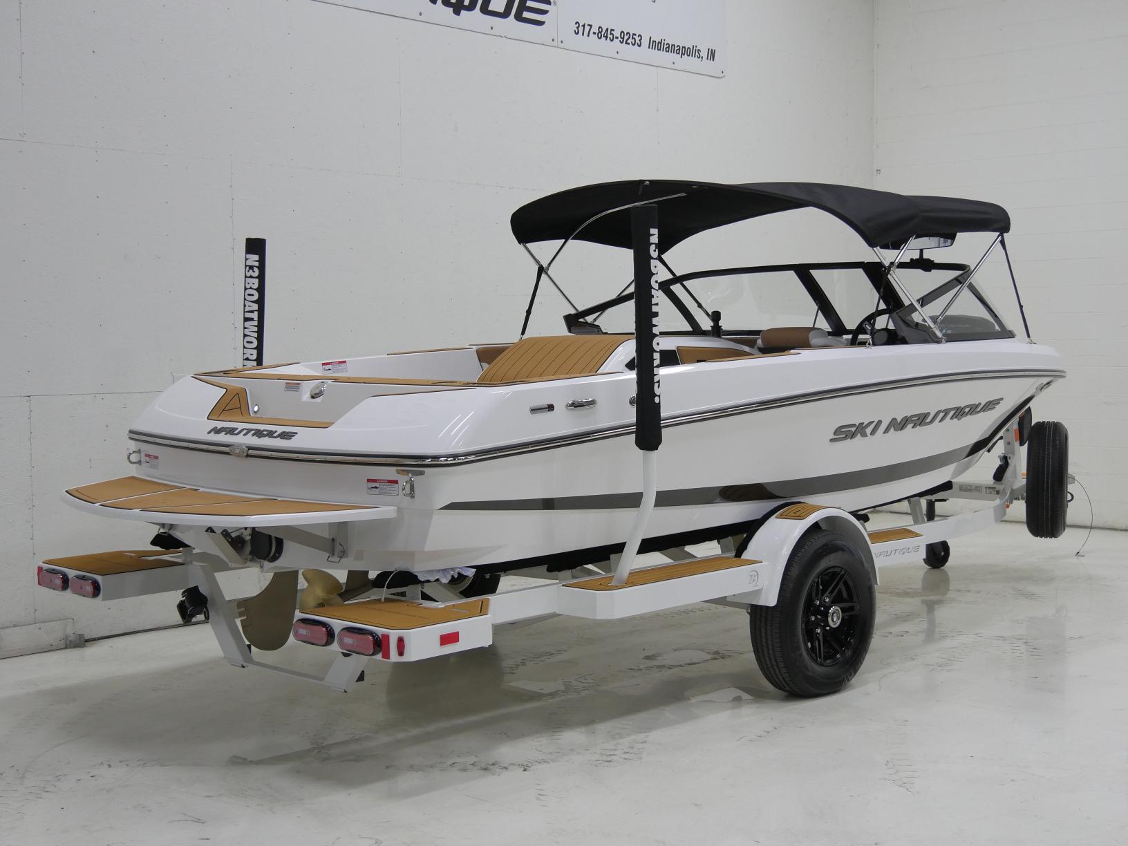 2025 Nautique 200