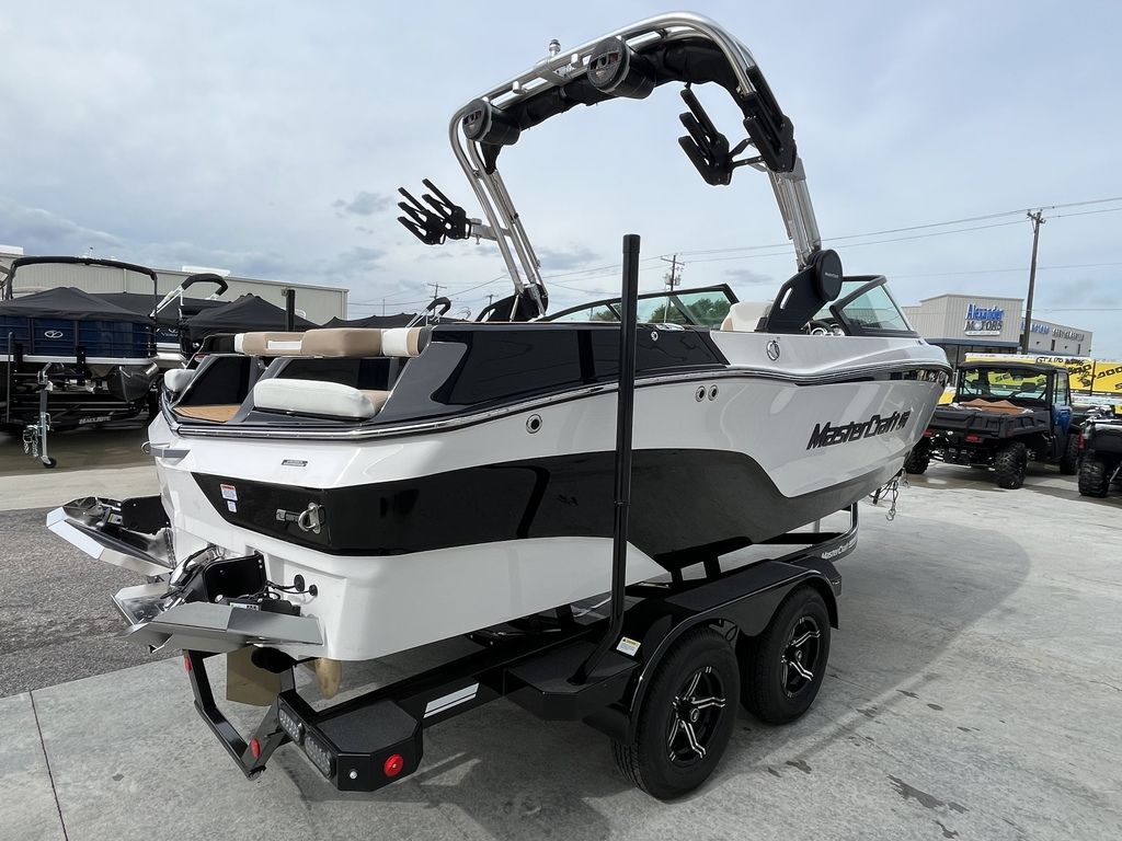 2024 MasterCraft XT20