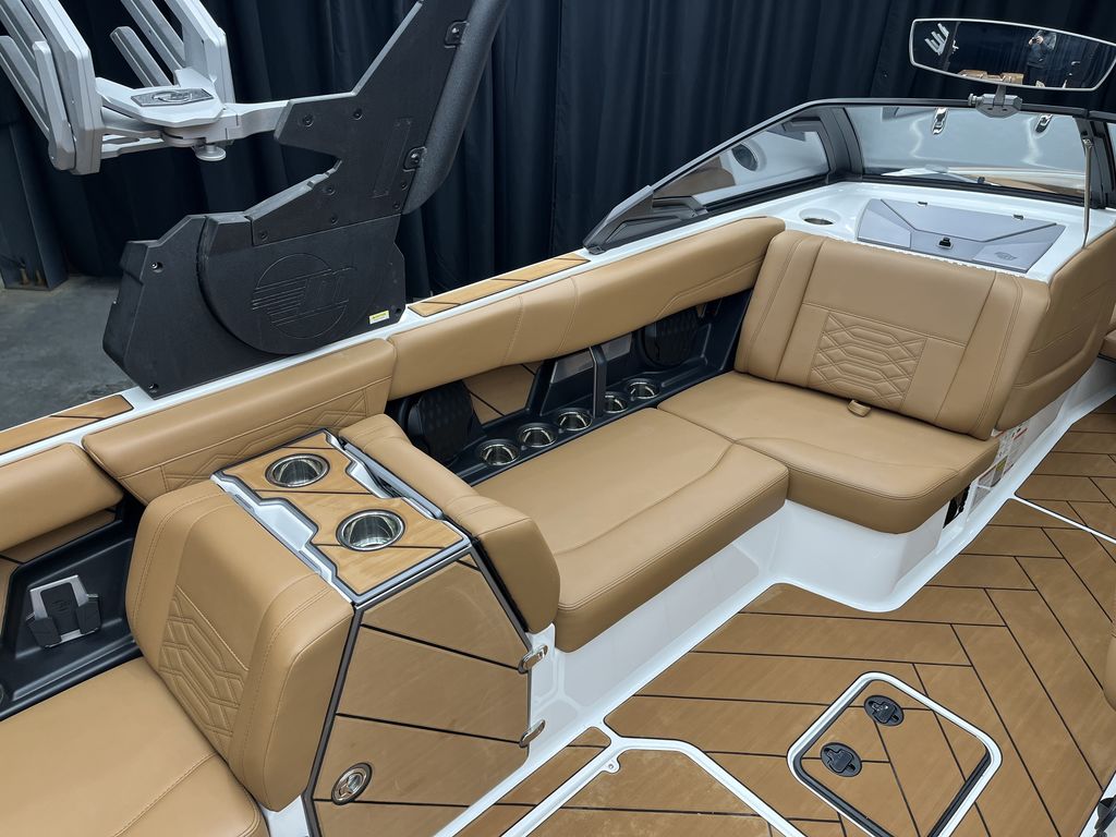 2024 Malibu Boats 26 LSV Icon