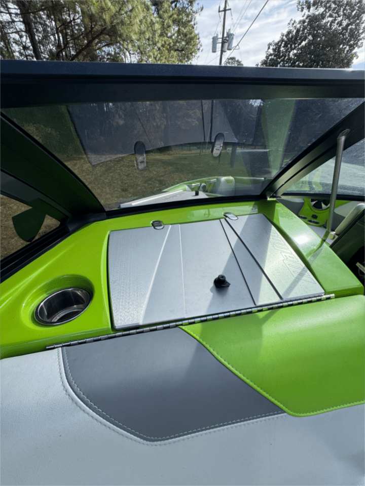 2020 Malibu 23LSV Icon