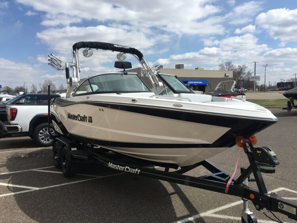 2020 MasterCraft XT21