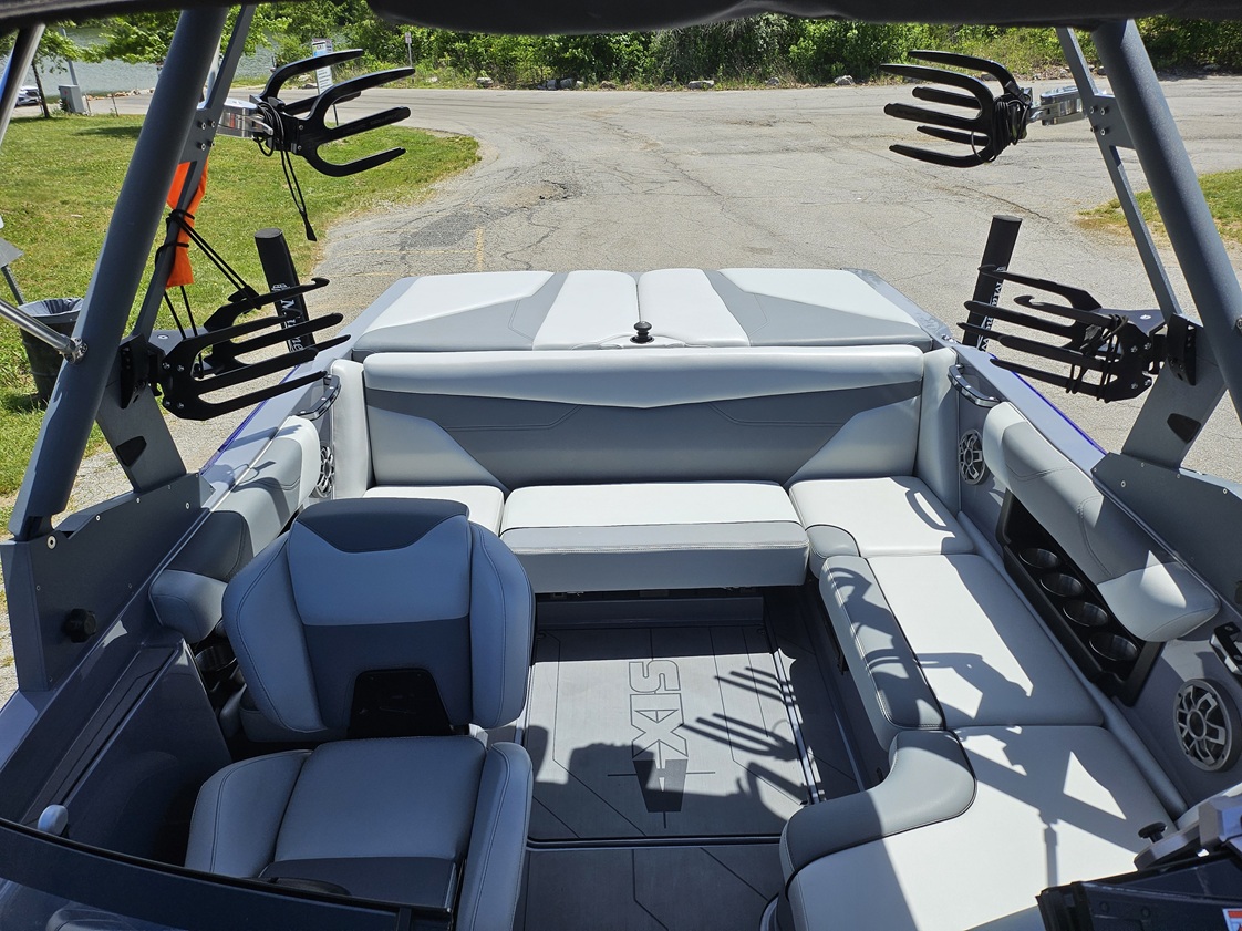 2021 Axis A20     Low Hours  Loaded with options