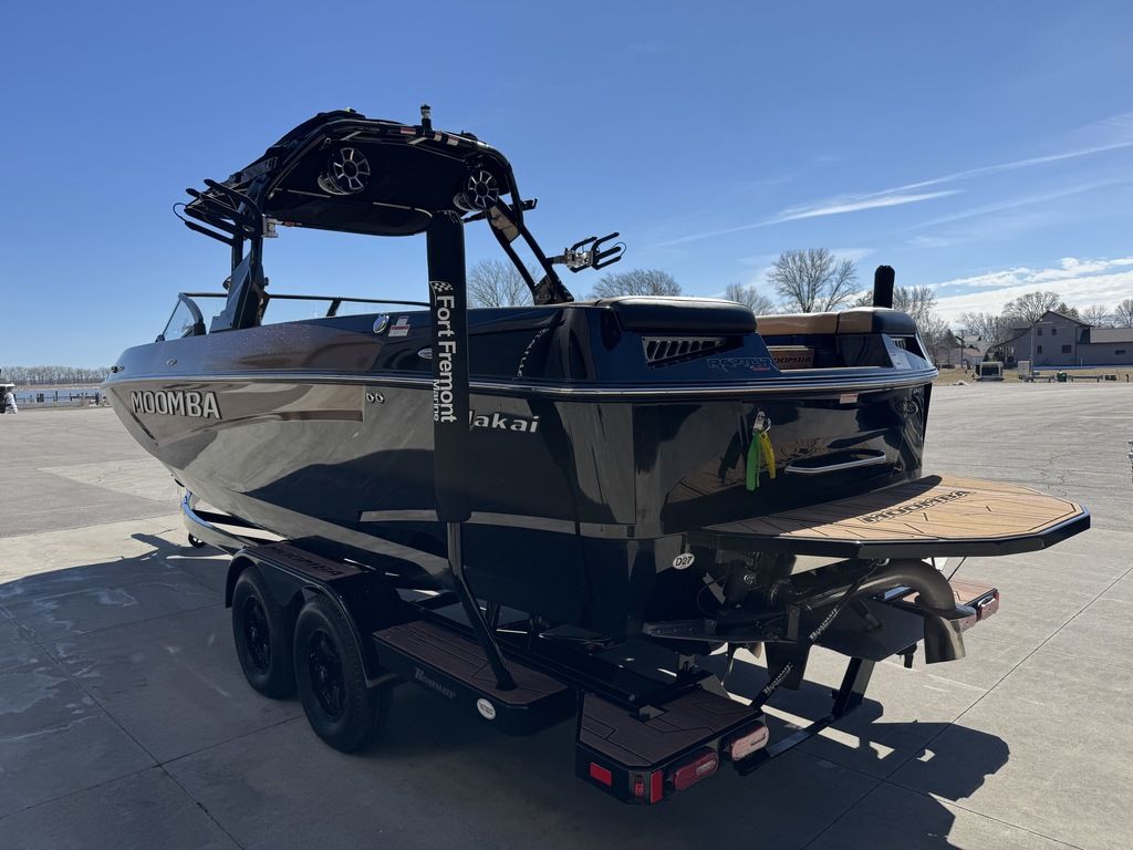 2022 MOOMBA Makai