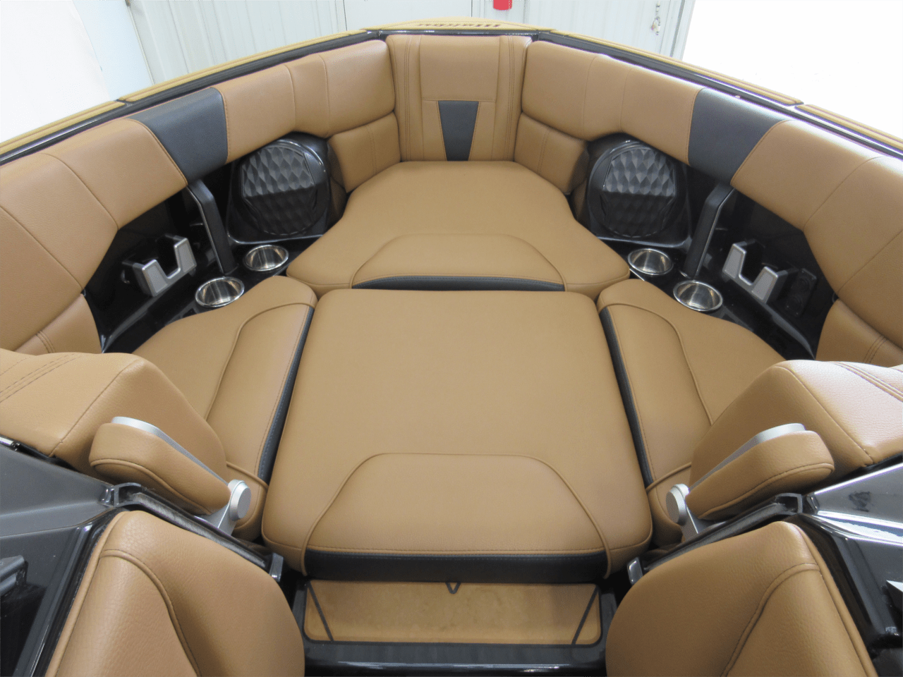 2022 Malibu 23 LSV